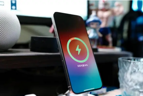 城区苹果15换屏服务分享用什么充电器给iPhone15充电更好 