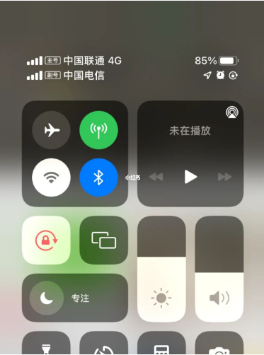 城区苹果手机维修分享iPhone双卡信号解决办法 